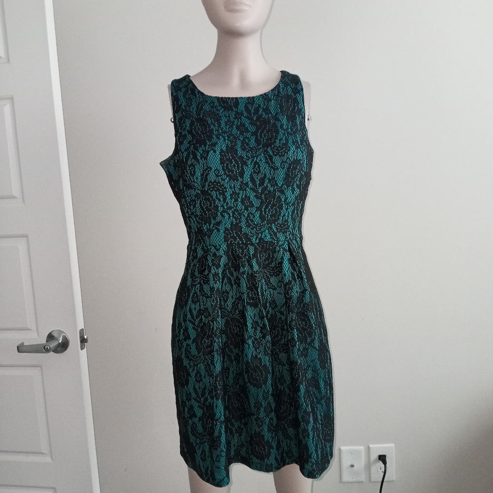 Sweet Storm lace dress size medium